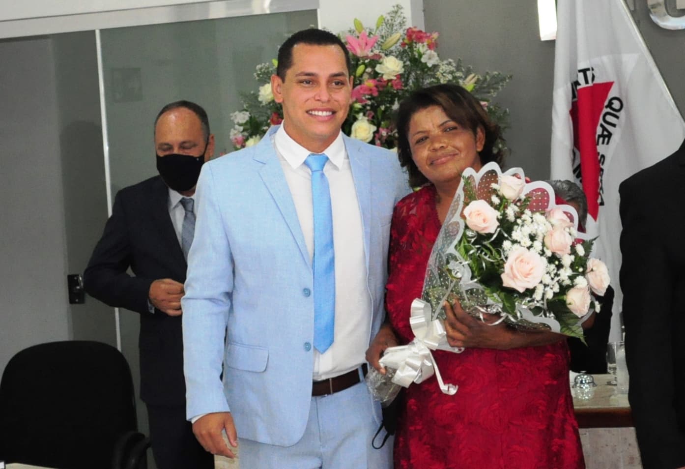 COMENTANDO… SELENA DO CATÉ TOMA POSSE COMO VEREADORA, DISCURSA E EMOCIONA MUITAS PESSOAS NA CÂMARA MUNICIPAL