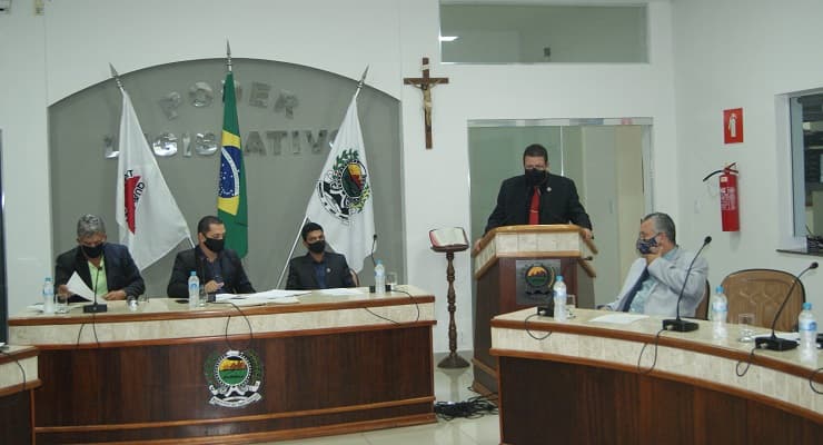 CÂMARA: Abertura de crédito especial garante mobiliário escolar no município