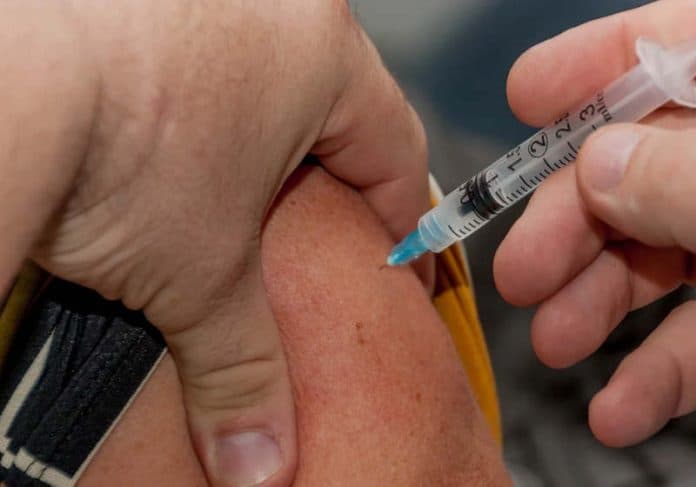Quer saber quando você será vacinado contra a covid-19? Site voluntário faz a estimativa