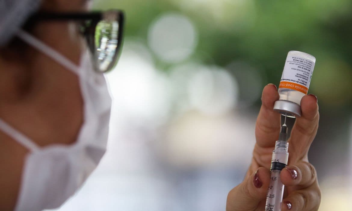 Covid-19: Mais 10,9 milhões de doses de vacina foram entregues no fim de semana no país