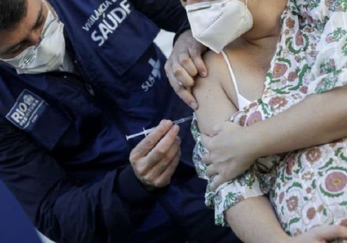 BOA NOTÍCIA: Brasil bate recorde na vacinação e aplica 2,5 milhões de doses em 24h