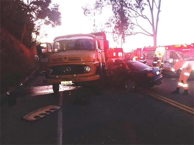 MOTORISTA “TRESPONTANO” MORRE EM ACIDENTE ENTRE CARRO E CAMINHÃO NA MGC 491 EM VARGINHA