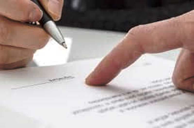 Posso inserir a assinatura de testemunhas após a celebração de um contrato? – Dr. Gabriel Ferreira
