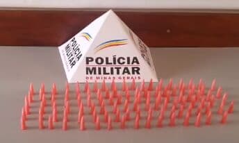 PM REALIZA OPERAÇÃO E APREENDE 110 PINOS DE COCAÍNA EM TRÊS PONTAS
