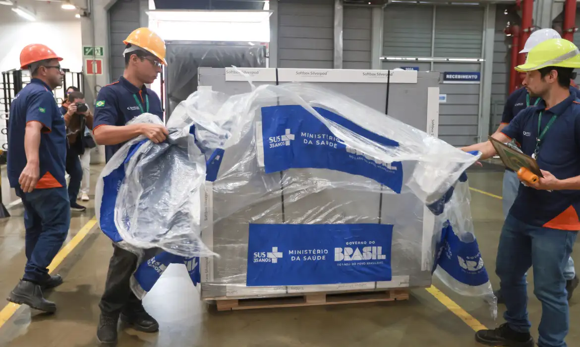 VENENO NA SUA BEBIDA: Brasil recebe 2,5 mil unidades de fomepizol, antídoto contra metanol